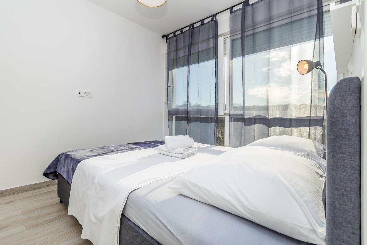 Apartments Solis Lacus Penthouse Njivice Exterior foto